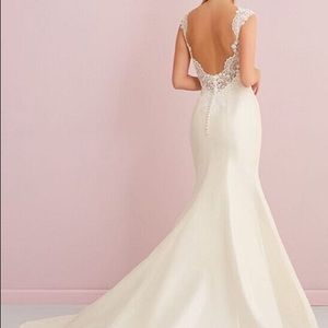 Wedding Dress- Allure Size 8 (Womens Size 2)